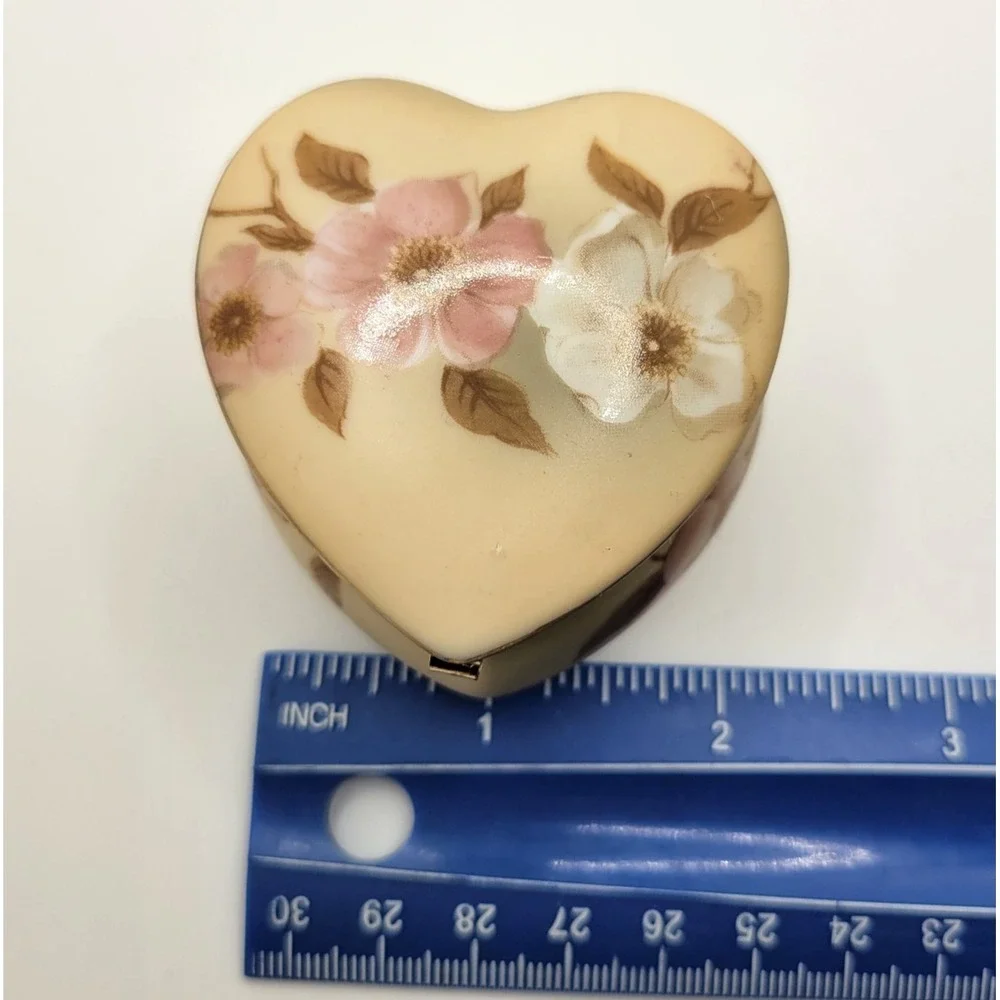 VTG Hummelwerk Victorian Garden Heart Shaped Dogwood Floral Hinged Trinket Box‎